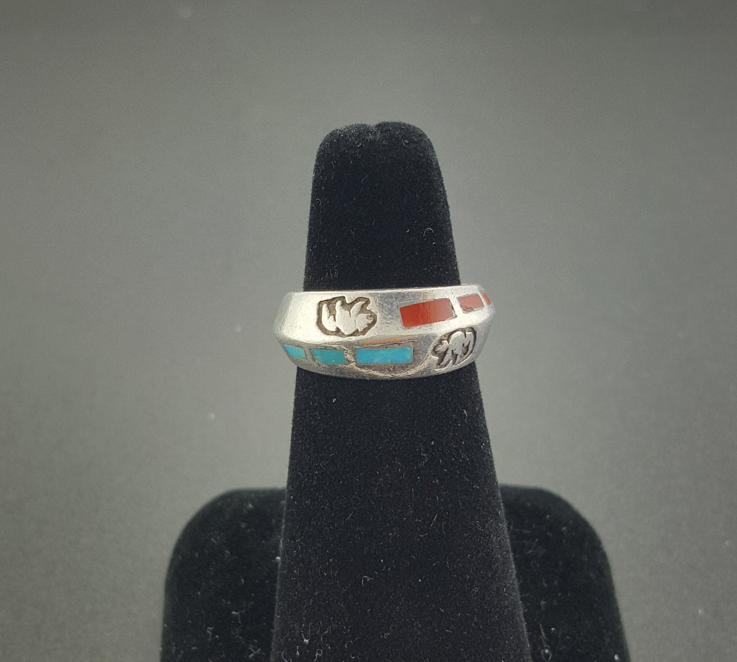 Vintage Navajo Bear inlay turquoise red coral sterling silver mens ring - size 6