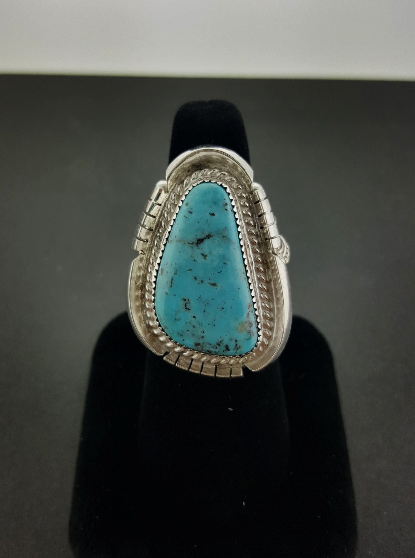 Vintage Navajo sterling silver Natural Kingman turquoise ring - size 8 1/2