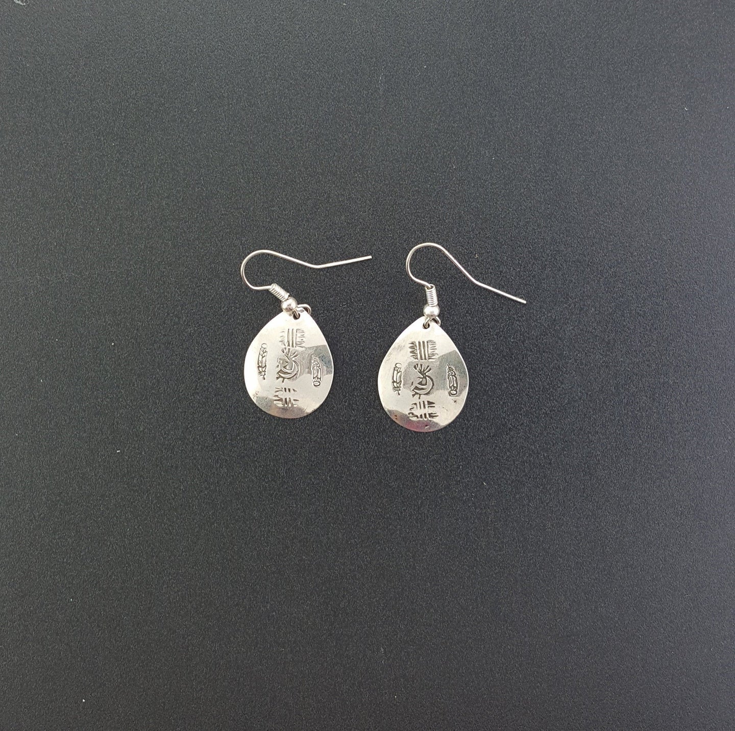 Navajo Medium Teardrop sterling silver dangle earrings - vintage