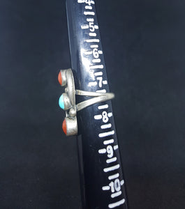 size 7.5 VINTAGE Navajo 3 stones turquoise red coral sterling silver ring