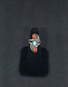 size 7.5 VINTAGE Navajo 3 stones turquoise red coral sterling silver ring