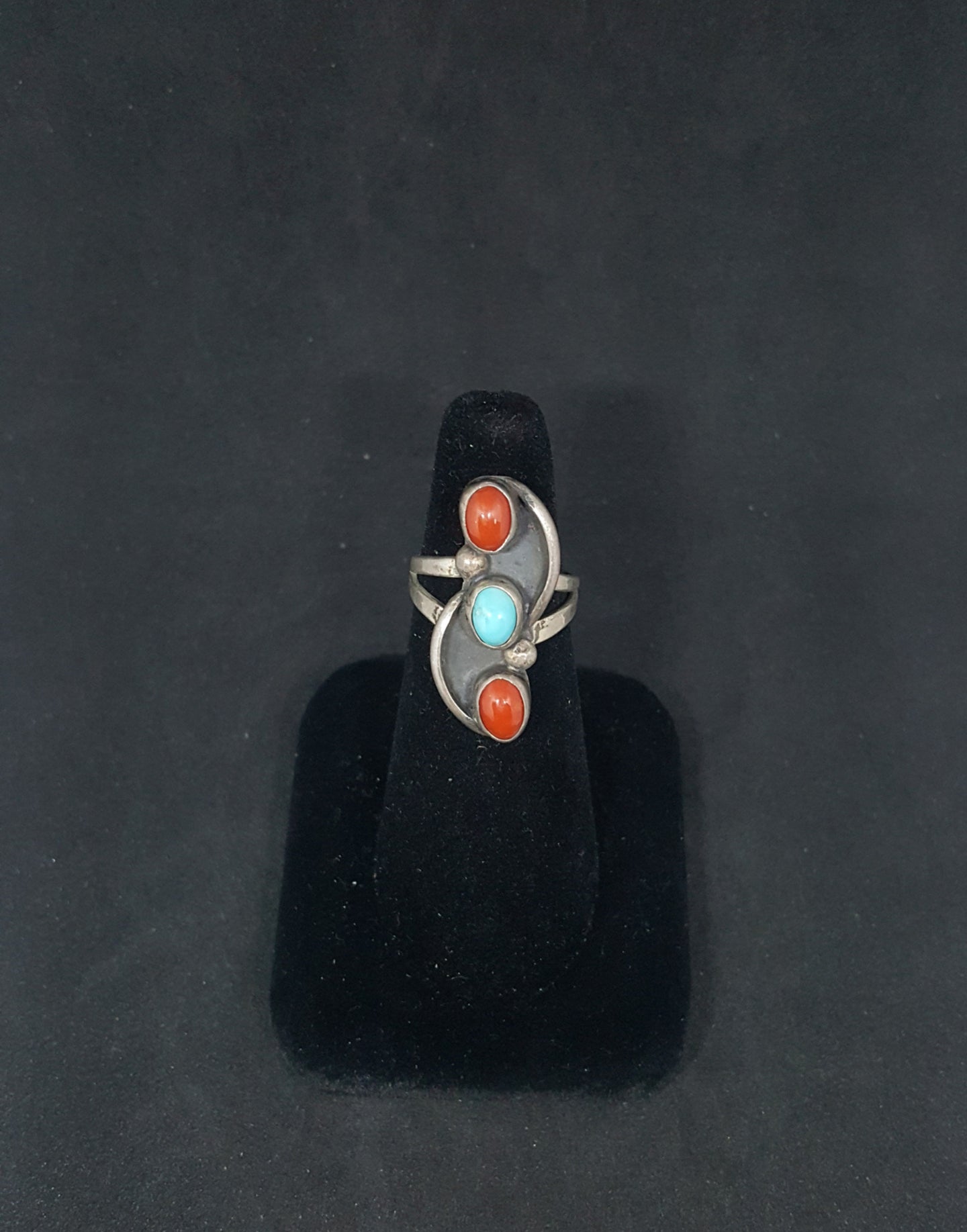 size 7.5 VINTAGE Navajo 3 stones turquoise red coral sterling silver ring