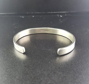 Thin Navajo sterling silver cuff bracelet - stamped RE- vintage