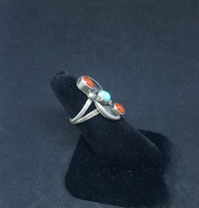 size 7.5 VINTAGE Navajo 3 stones turquoise red coral sterling silver ring