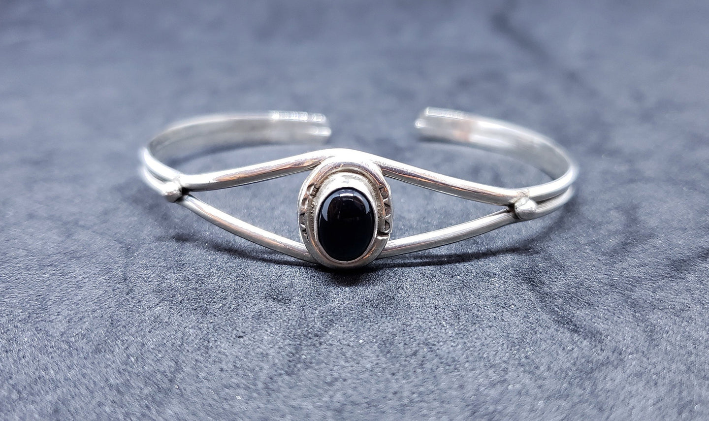 New Navajo black oynx sterling silver cuff bracelet