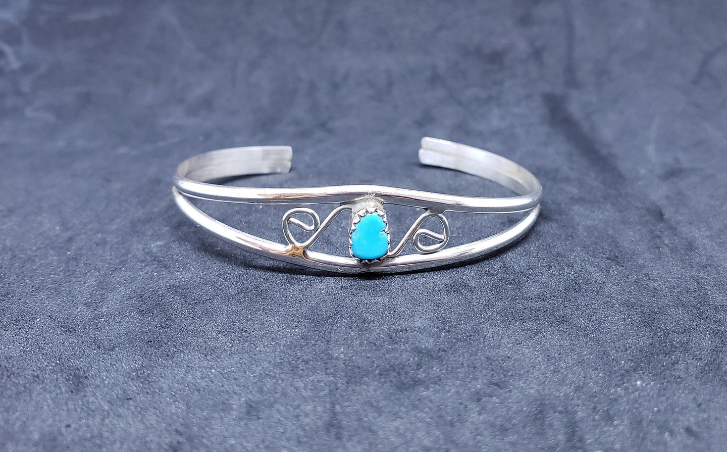 New Navajo swirl Kingman turquoise sterling silver cuff bracelet