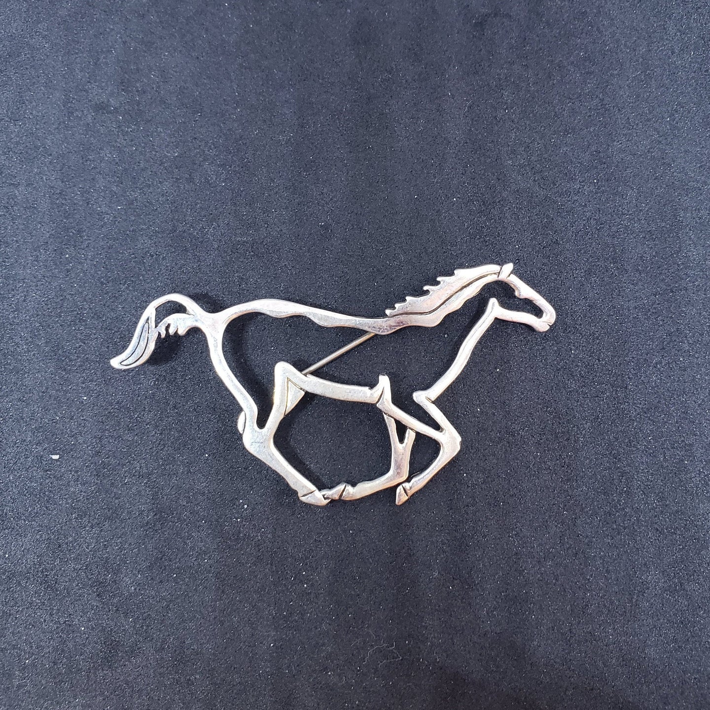 Vintage running horse plain silver sterling silver lapel pin