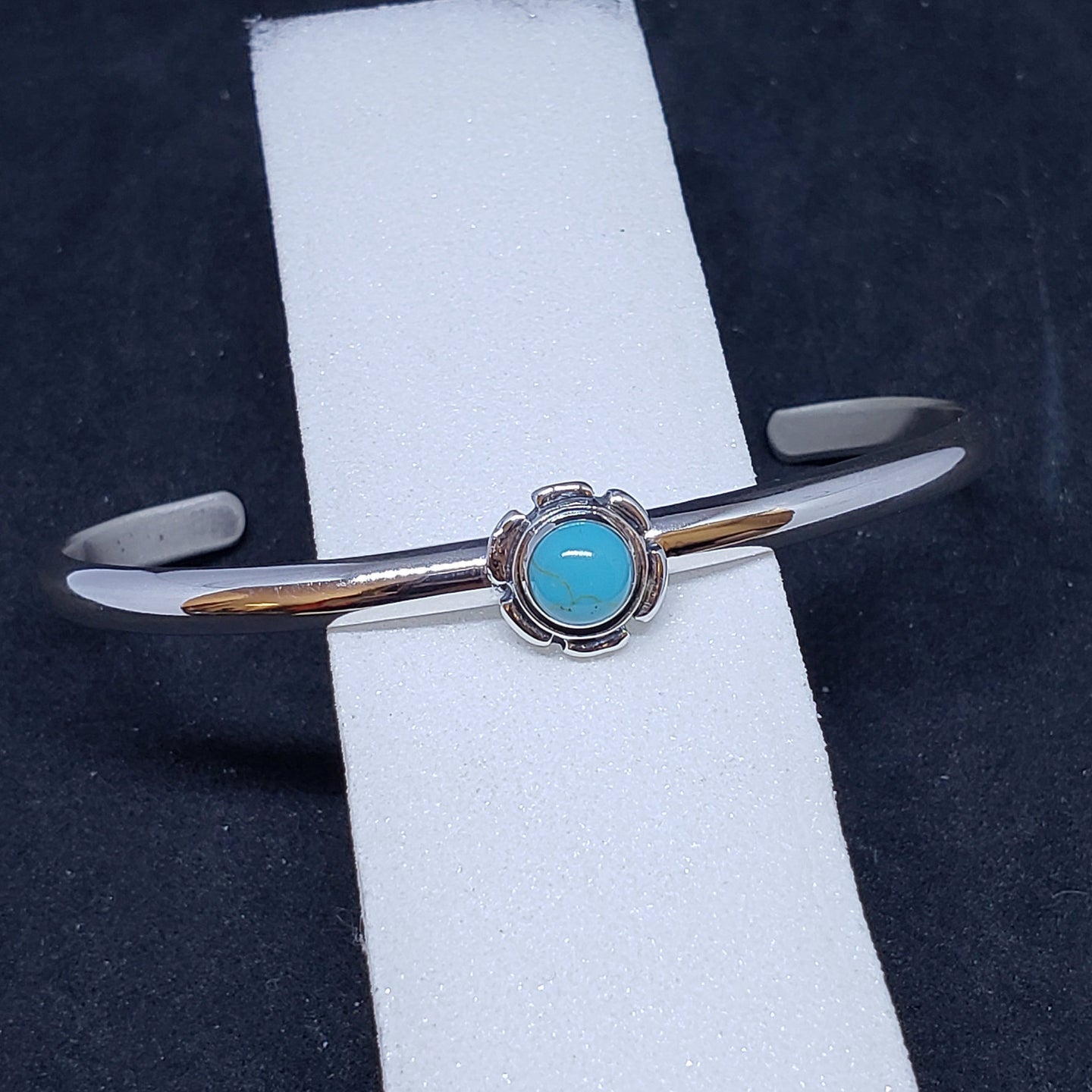 New Navajo flower round 6mm Kingman turquoise sterling silver cuff bracelet