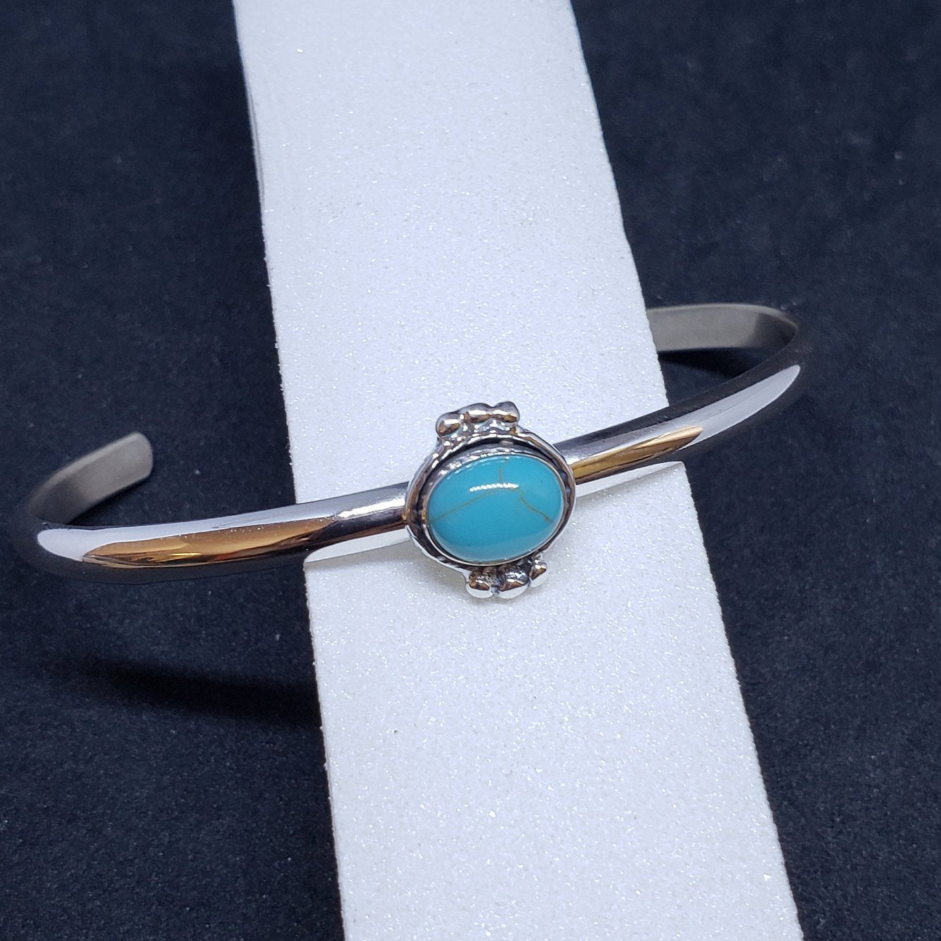 New Navajo 3 dots oval 7x9mm Kingman turquoise sterling silver cuff bracelet
