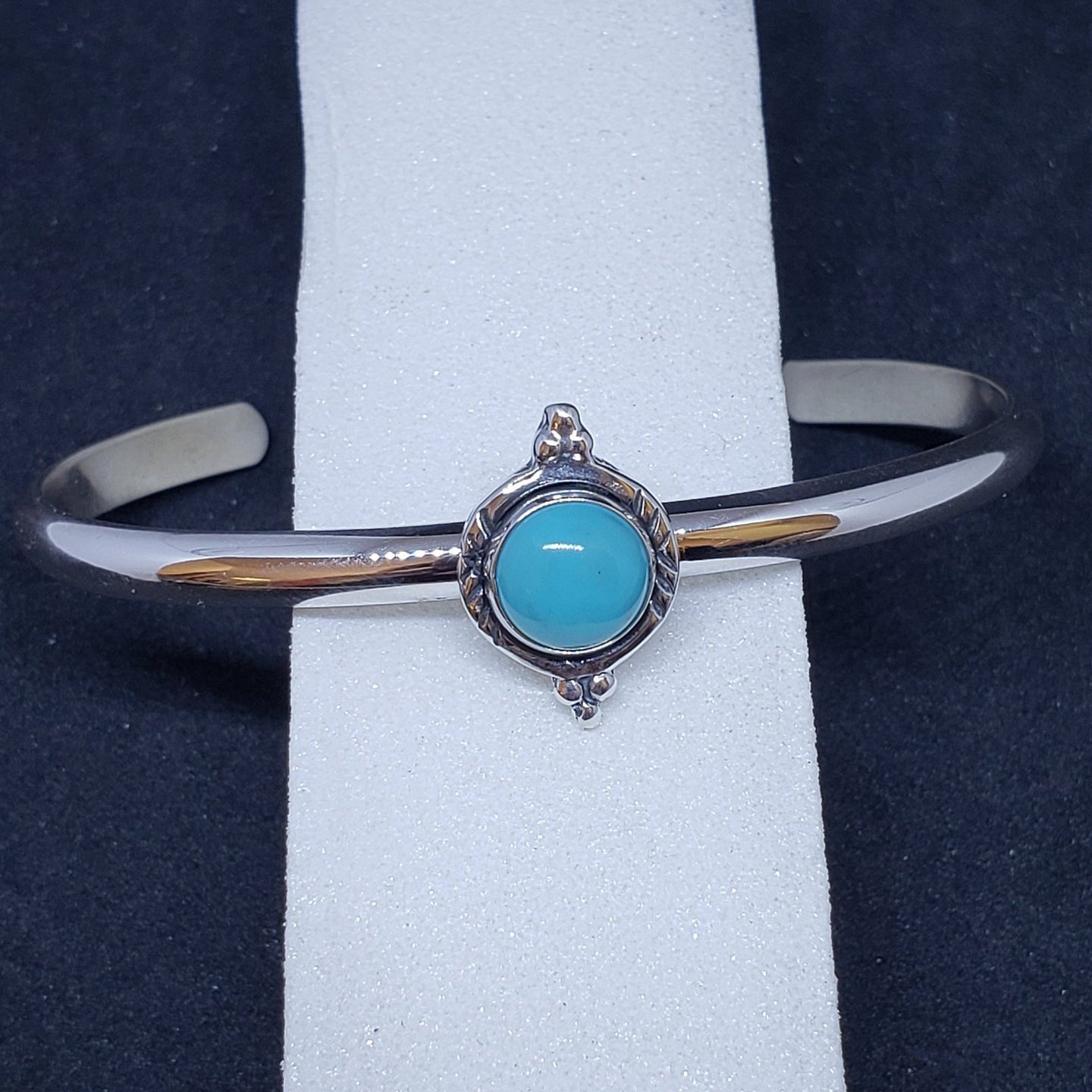 New Navajo single rope circle with 3 dots round 8mm Kingman turquoise sterling silver cuff bracelet