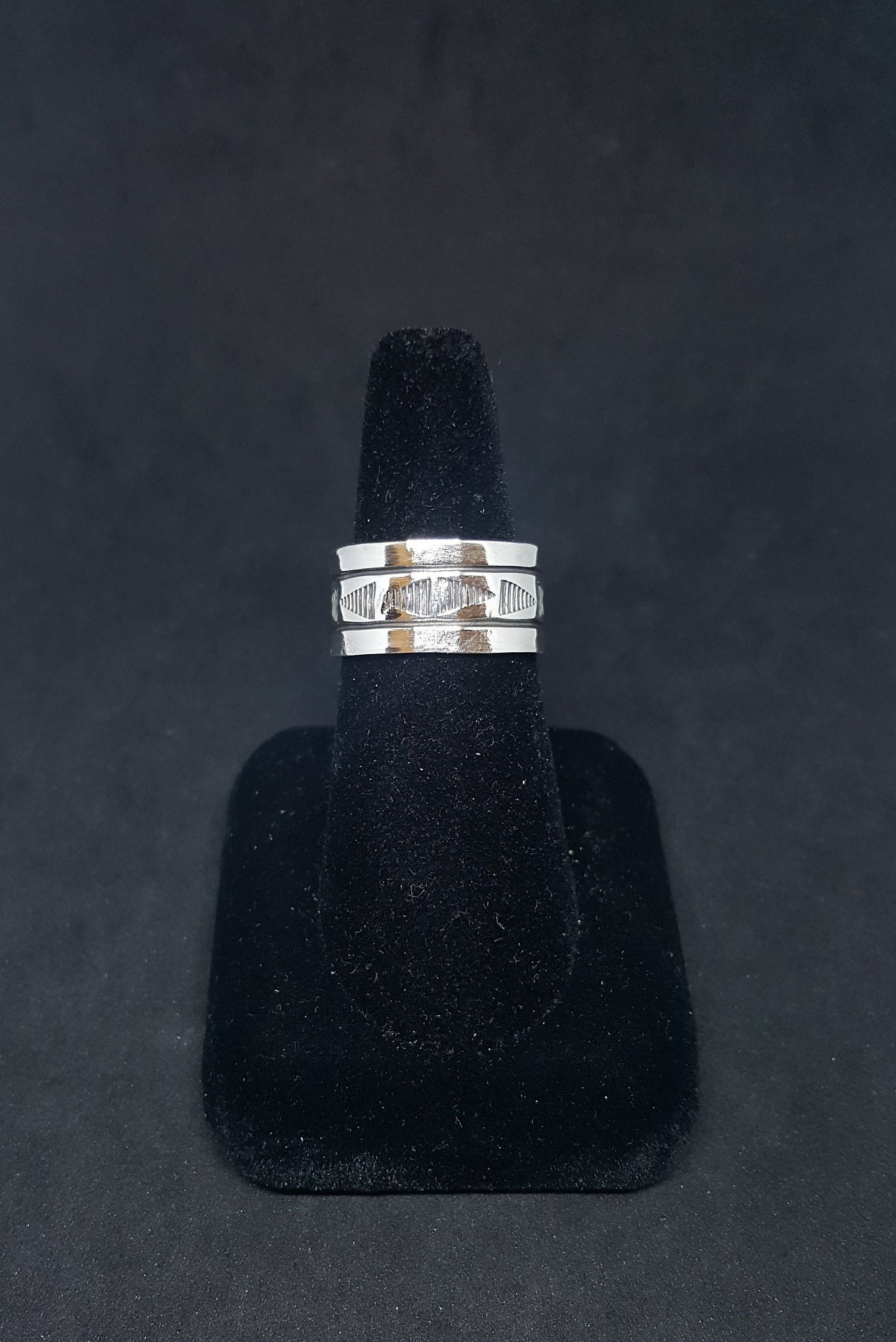 Size 10 - Navajo Sterling silver Ring Arrow Chain design - Signed RE