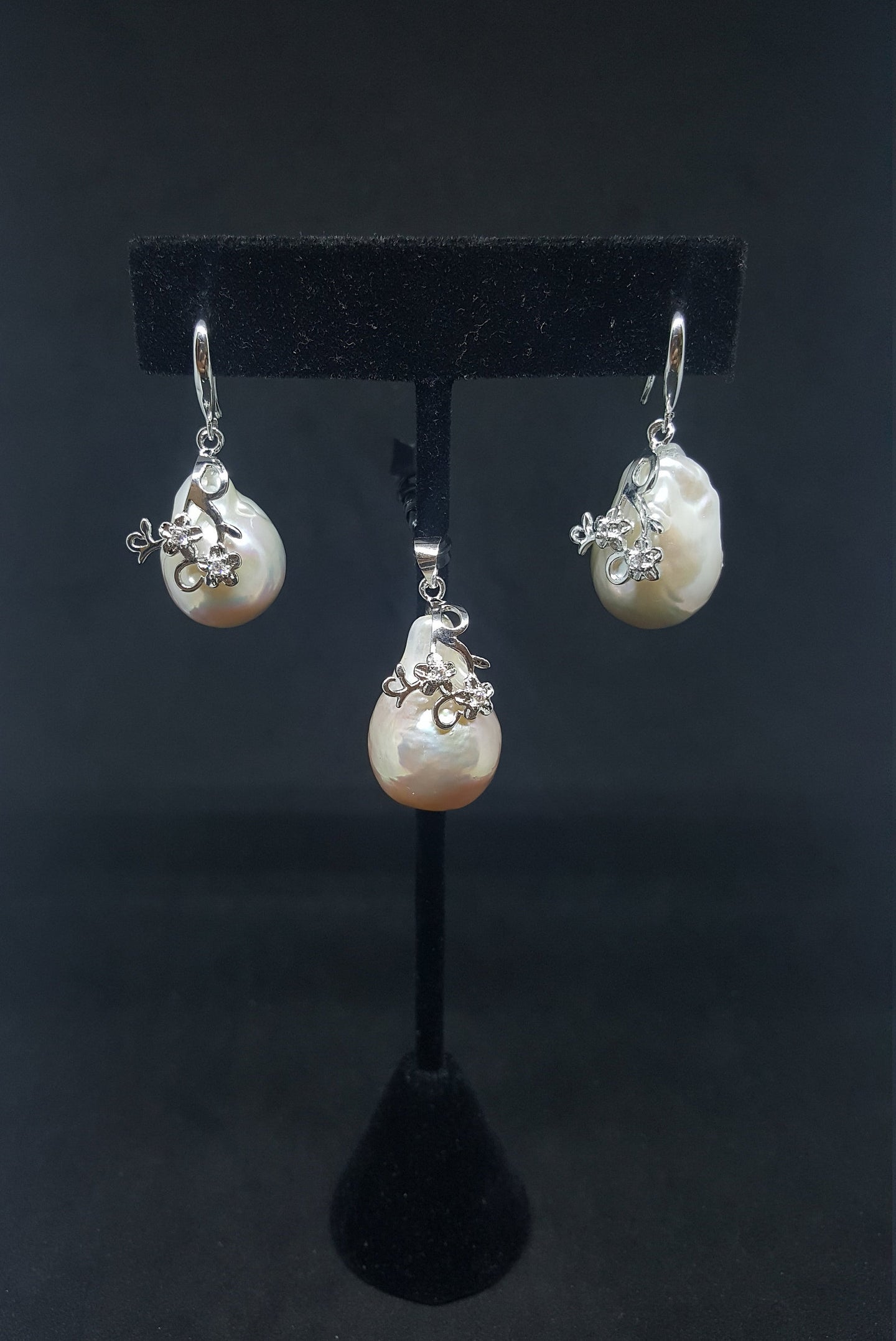 Natural Mother of Pearl Sterling silver Daisy flower pendant and dangle earrings