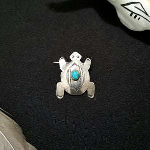 Turtle Kingman Turquoise pin - Vintage