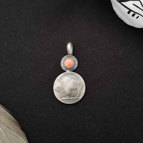 1913-S Buffalo Nickel Red Spiny Oyster great condition star round shape sterling silver pendant necklace